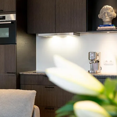 Shway - The First Mate's Watch Apartment *